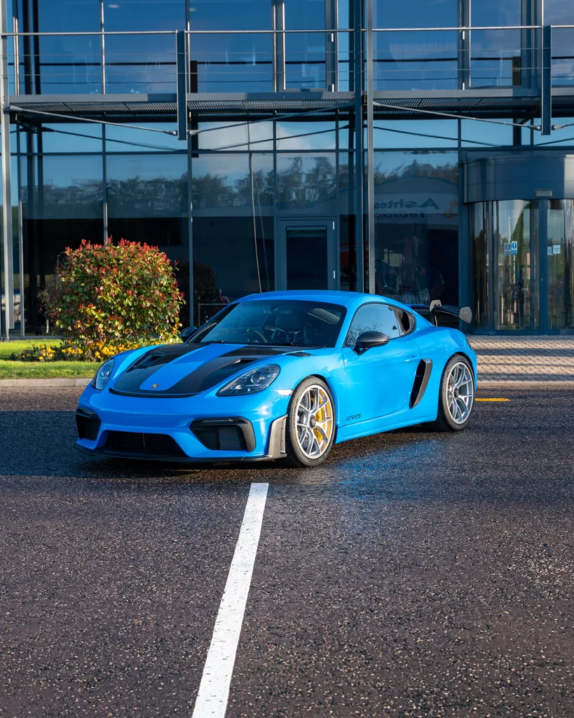 Car running 2Forge alloy wheels