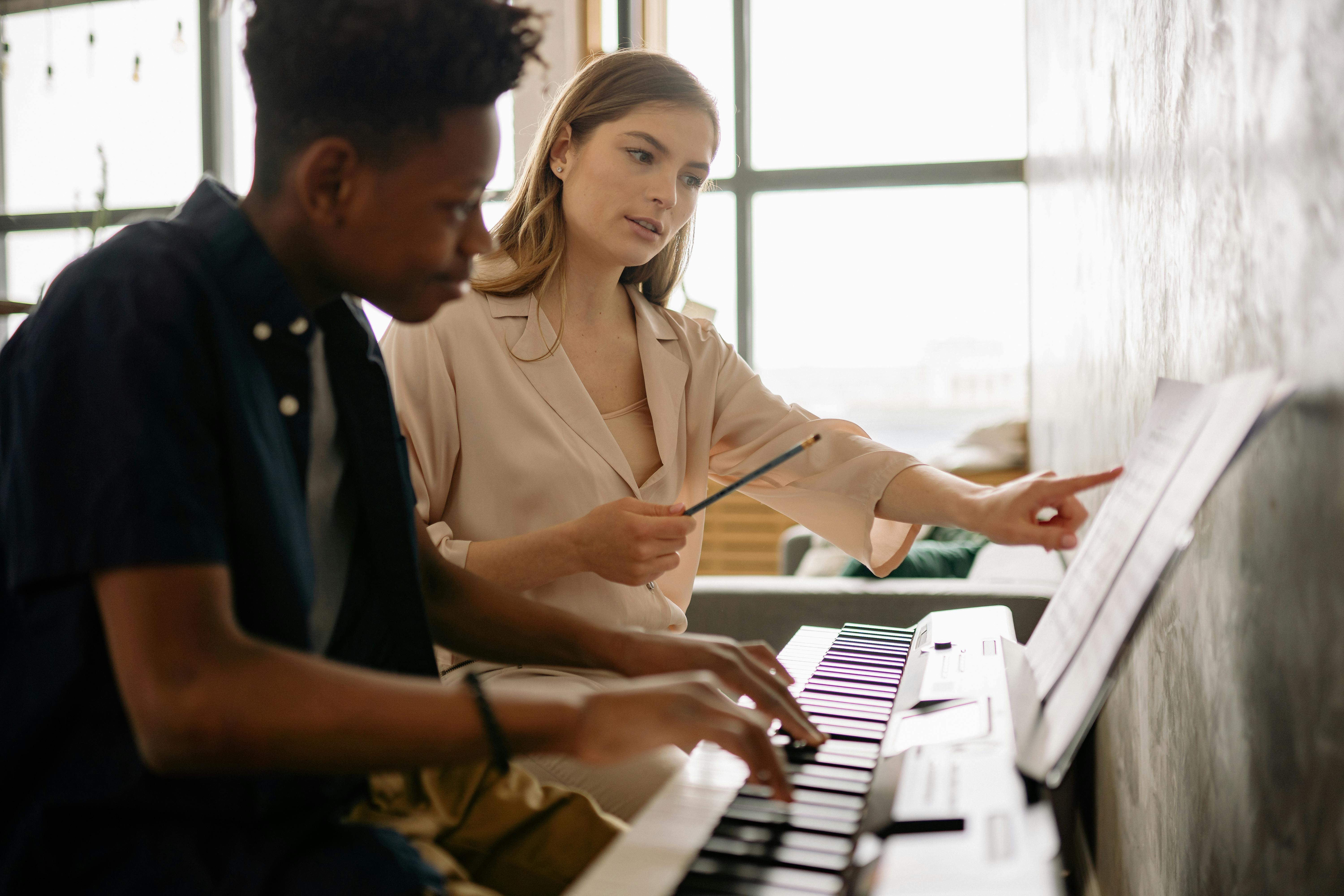 Future of piano education with AI and teachers