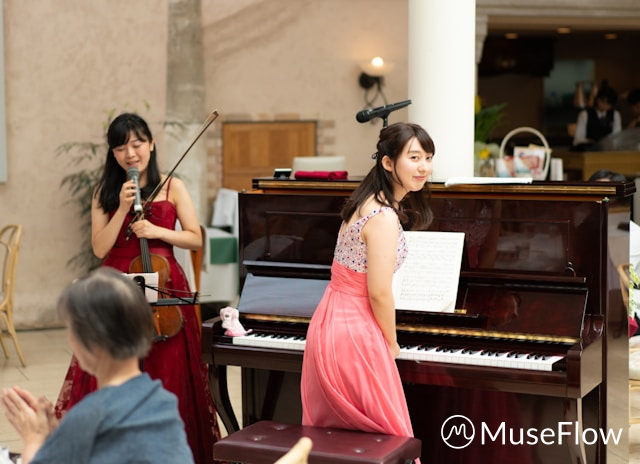 Piano accompanist accompanying any song.
