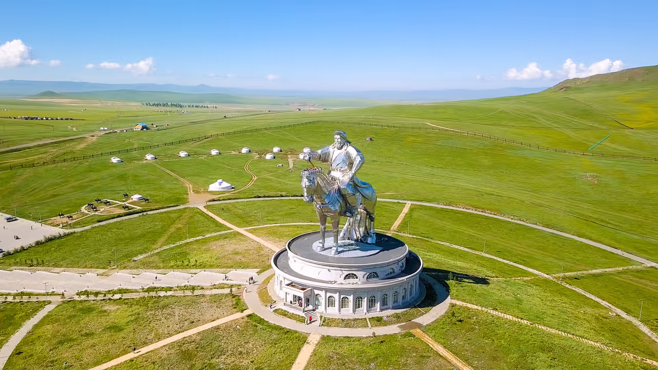 Duo LinLynn perform the All-Seeing Sky in UlaanBaatar, Mongolia at Ulaanbaatar 14200