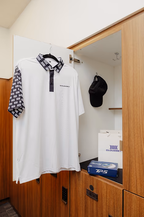 Cloudbet branded golf polo shirt
