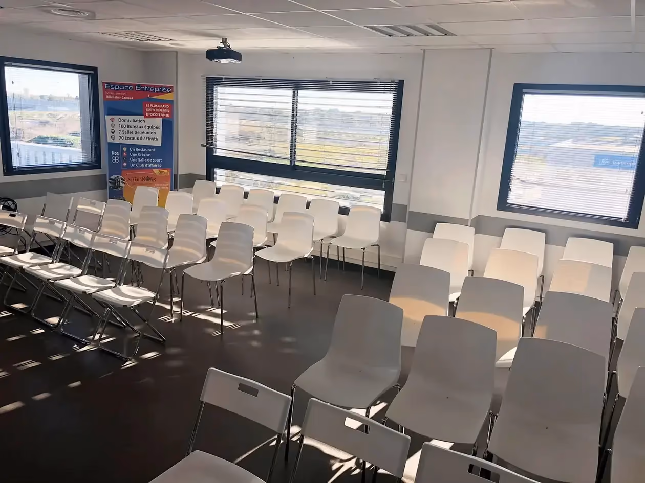 Salle de séminaire en configuration théâtre à Espace Entreprise, Montpellier