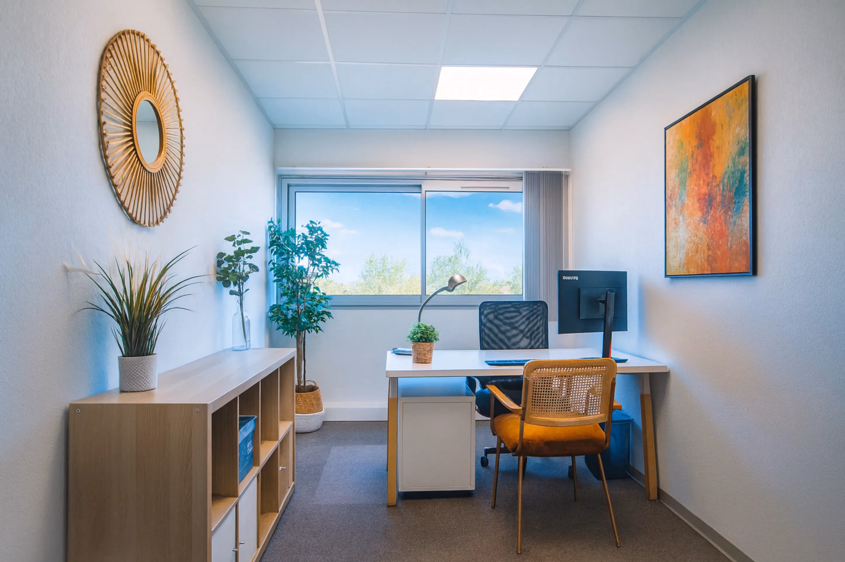 Bureau privé meublé avec fenêtre à l'Espace Entreprise