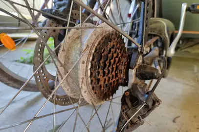 Thumbnail til artikel om cykel gear problemer – rust på kassette og udvendige gear