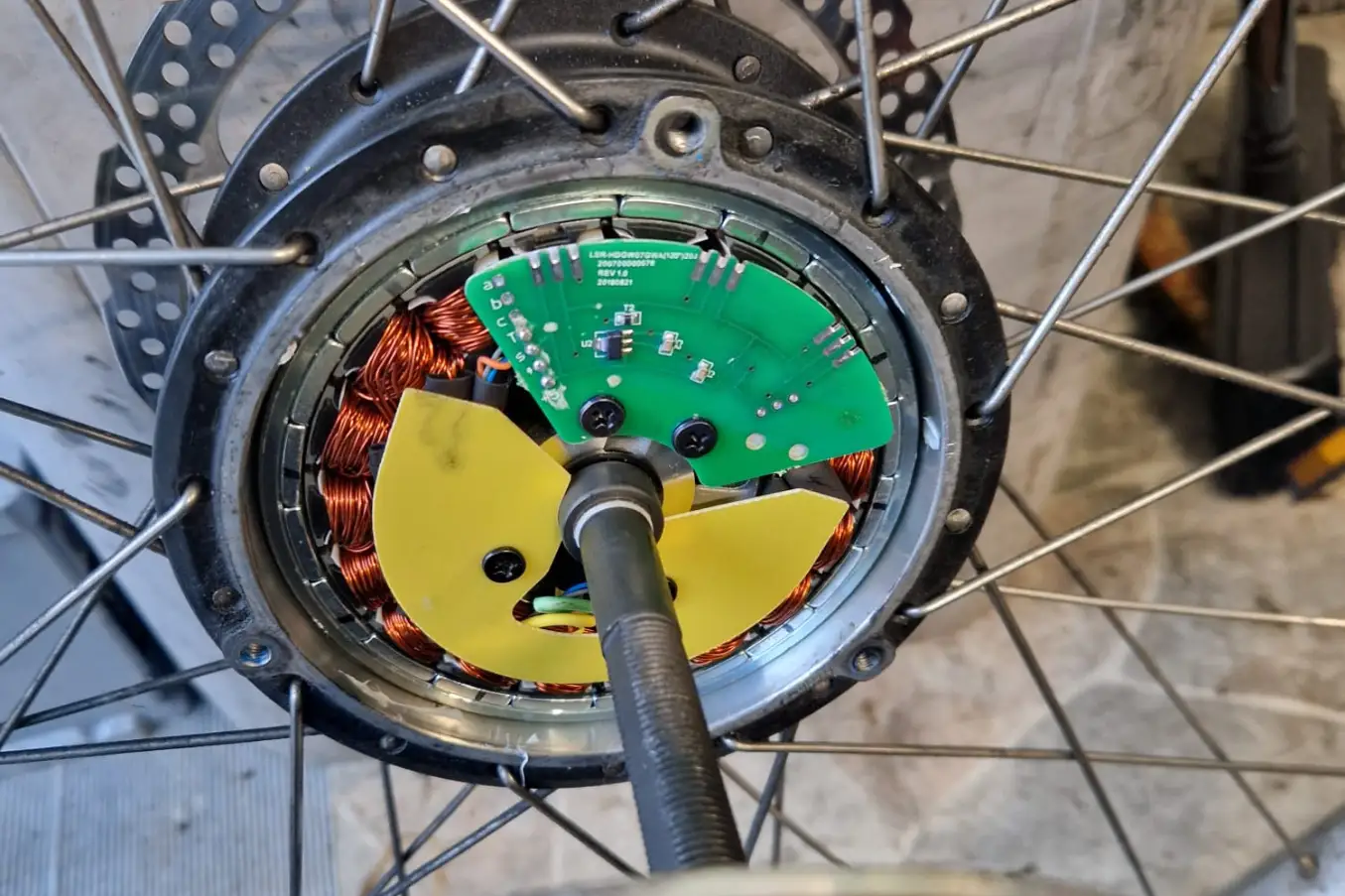 Åben elcykel motor under reparation – fejlfinding på Bafang eller Bosch motor