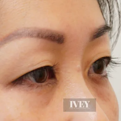 Close-up of a woman's eyes showing well-groomed eyebrows and long eyelashes.