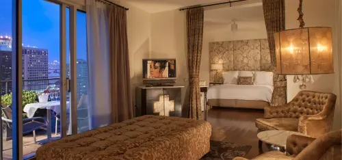 Cosmo Corner Suite