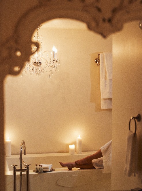 Mirror reflection of a woman in the Penthouse bathtub