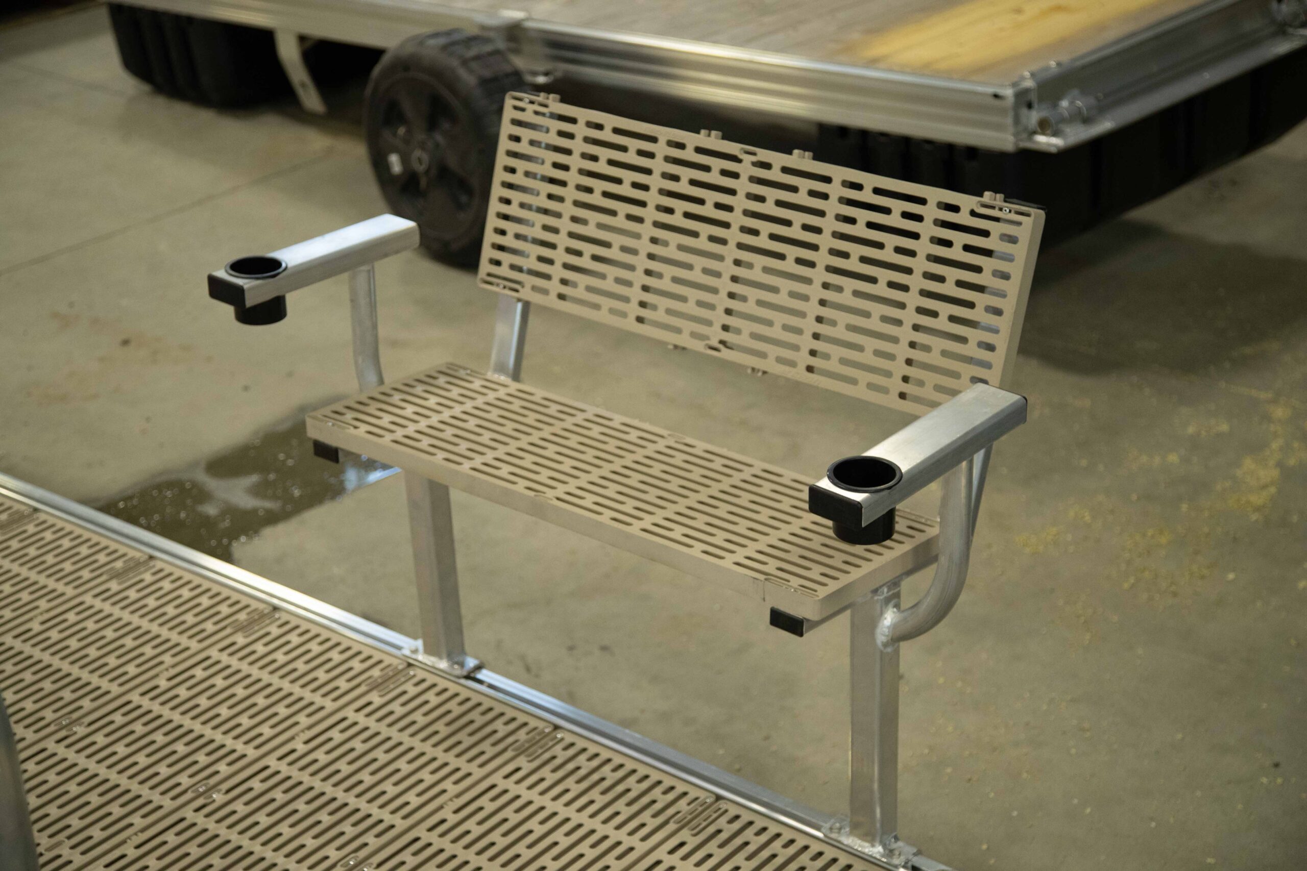 Thruflow Bench w/ Armrests