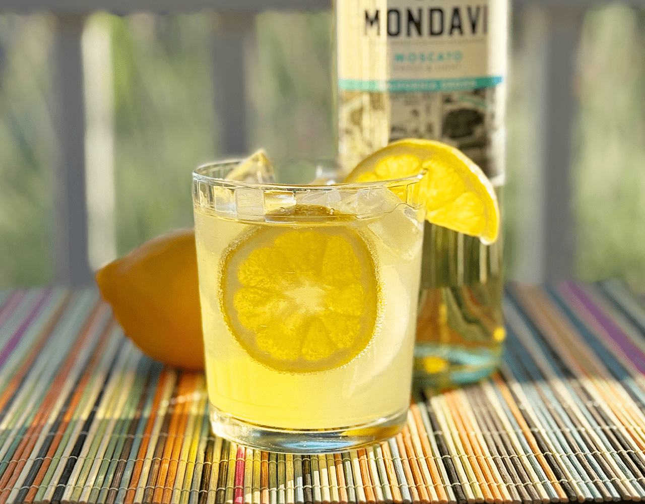 Moscato Lemonade Spritzer