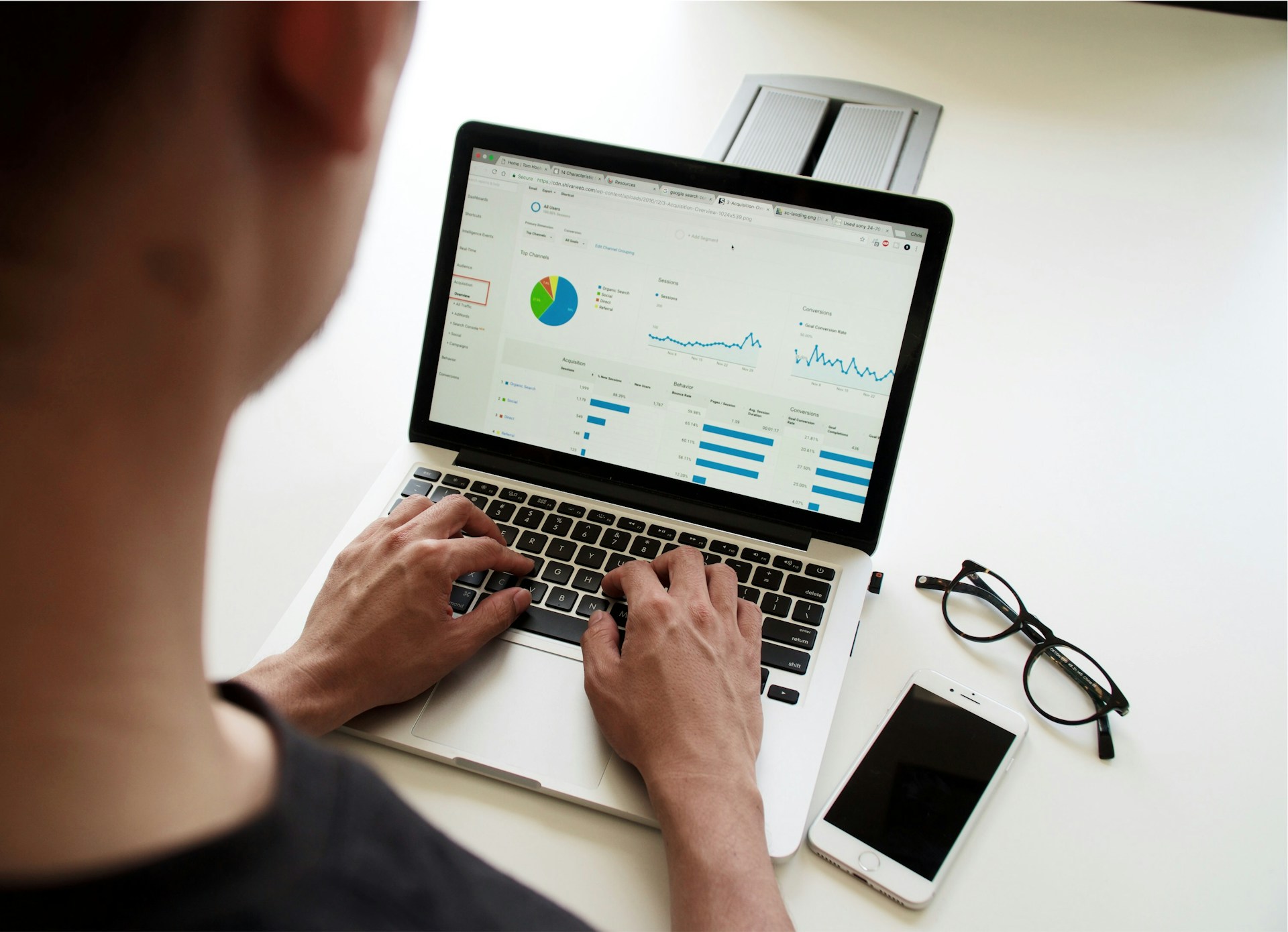 How to Use Social Media to Drive Traffic to Your Local Store