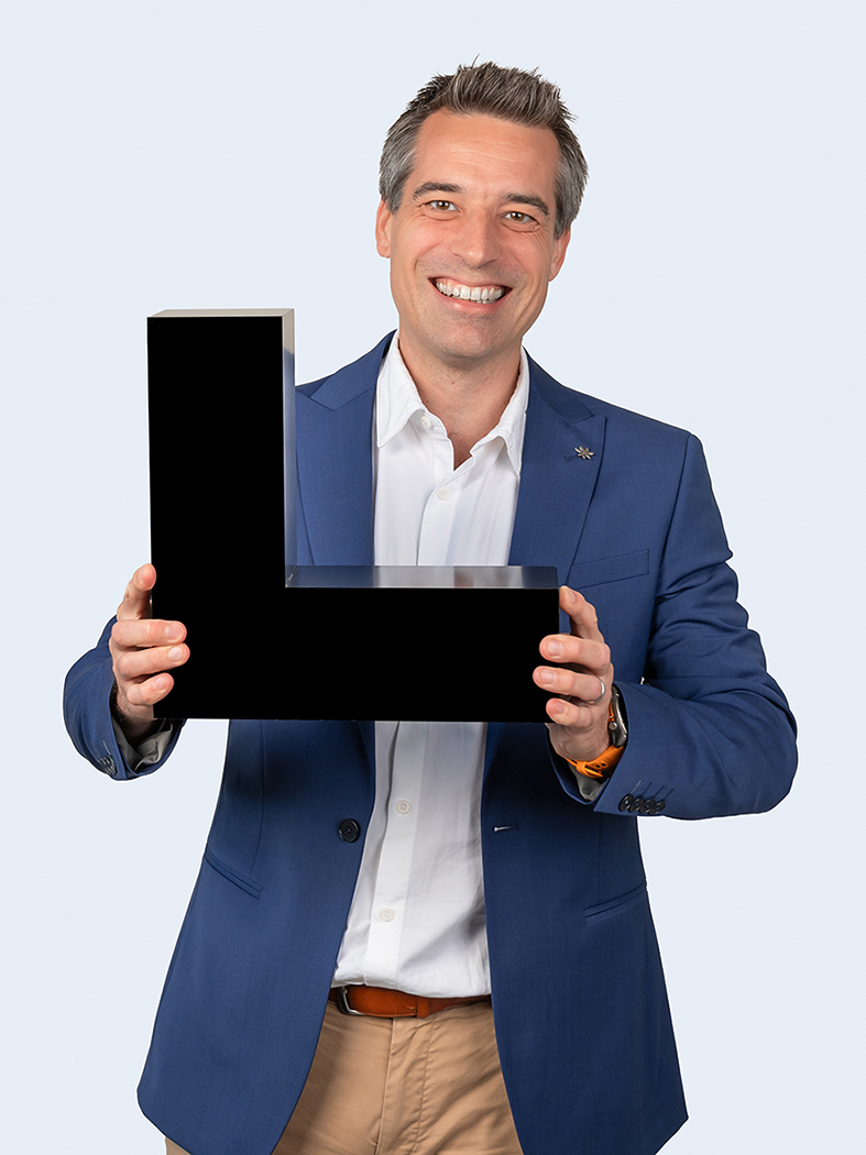 L_Portrait_PhilOfford