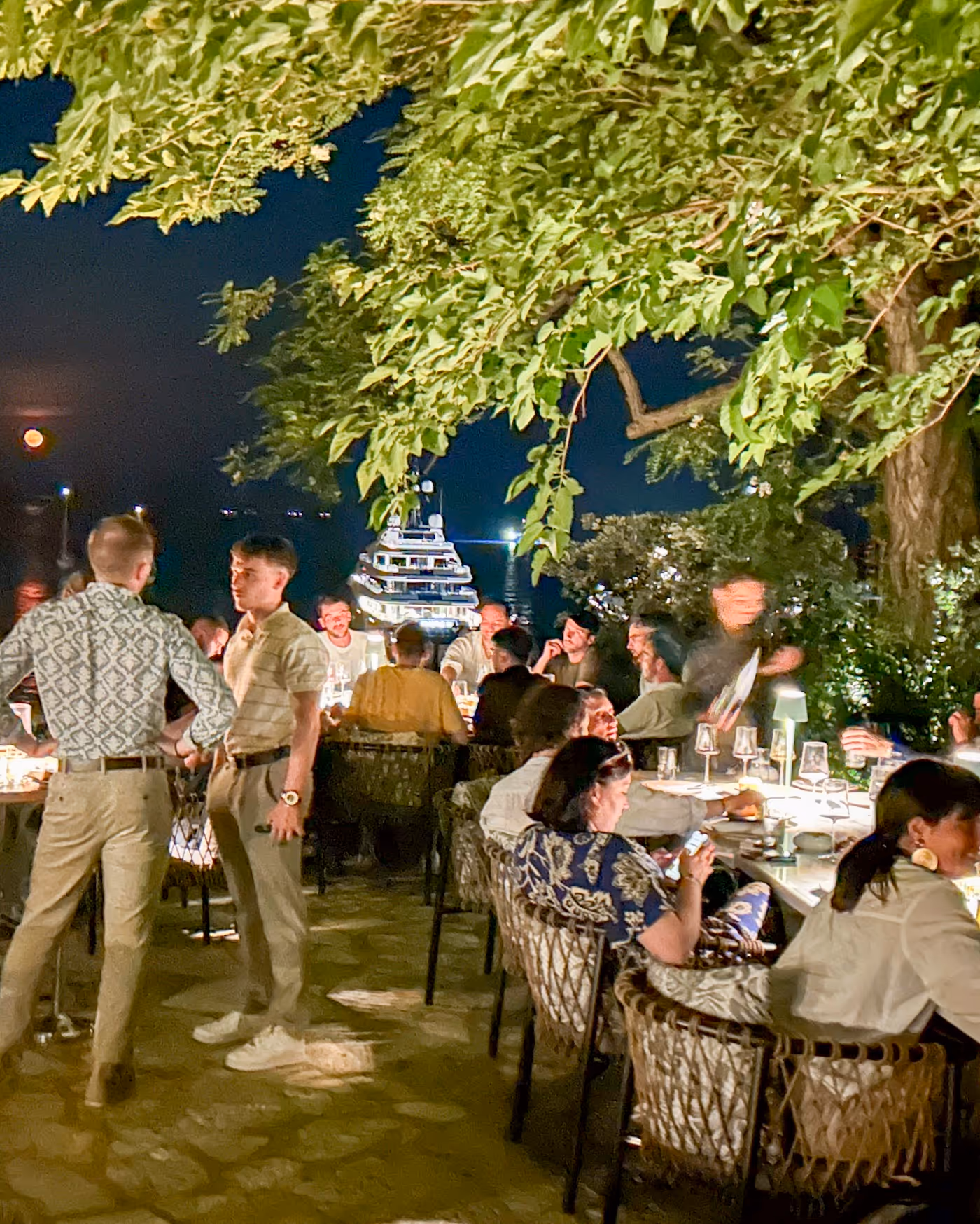Diner de groupe lors de leur séminaire MICE à Corfou en Grèce avec l'agence DMC Kerkyra