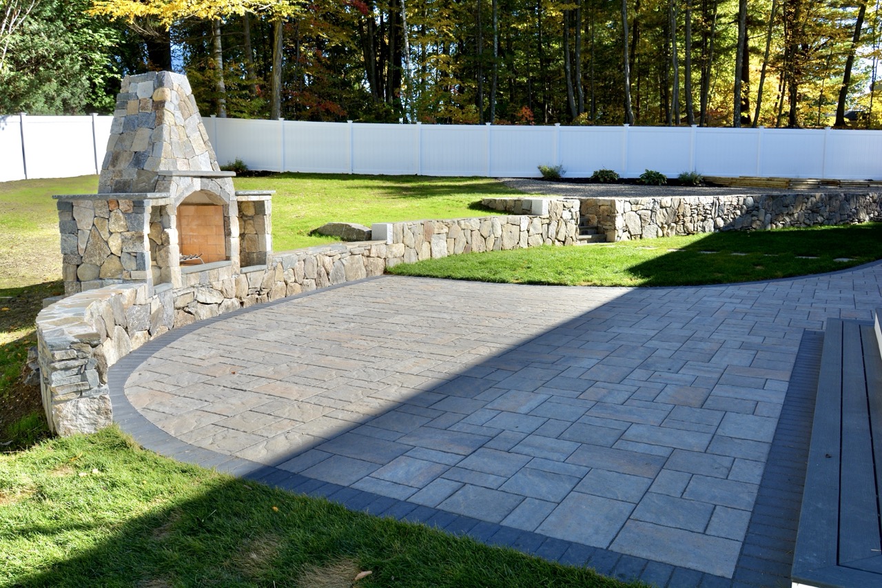 Pool Decks and Patios: The Ultimate Outdoor Entertainment Space