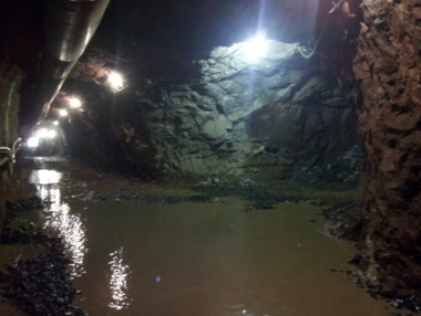 Túnel da PCH Rastro de Auto atravessa trecho de rocha alterada e com água no RS