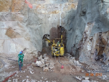 Pedra Branca trata espelho do túnel da PCH Abranjo antes dos primeiros desmontes