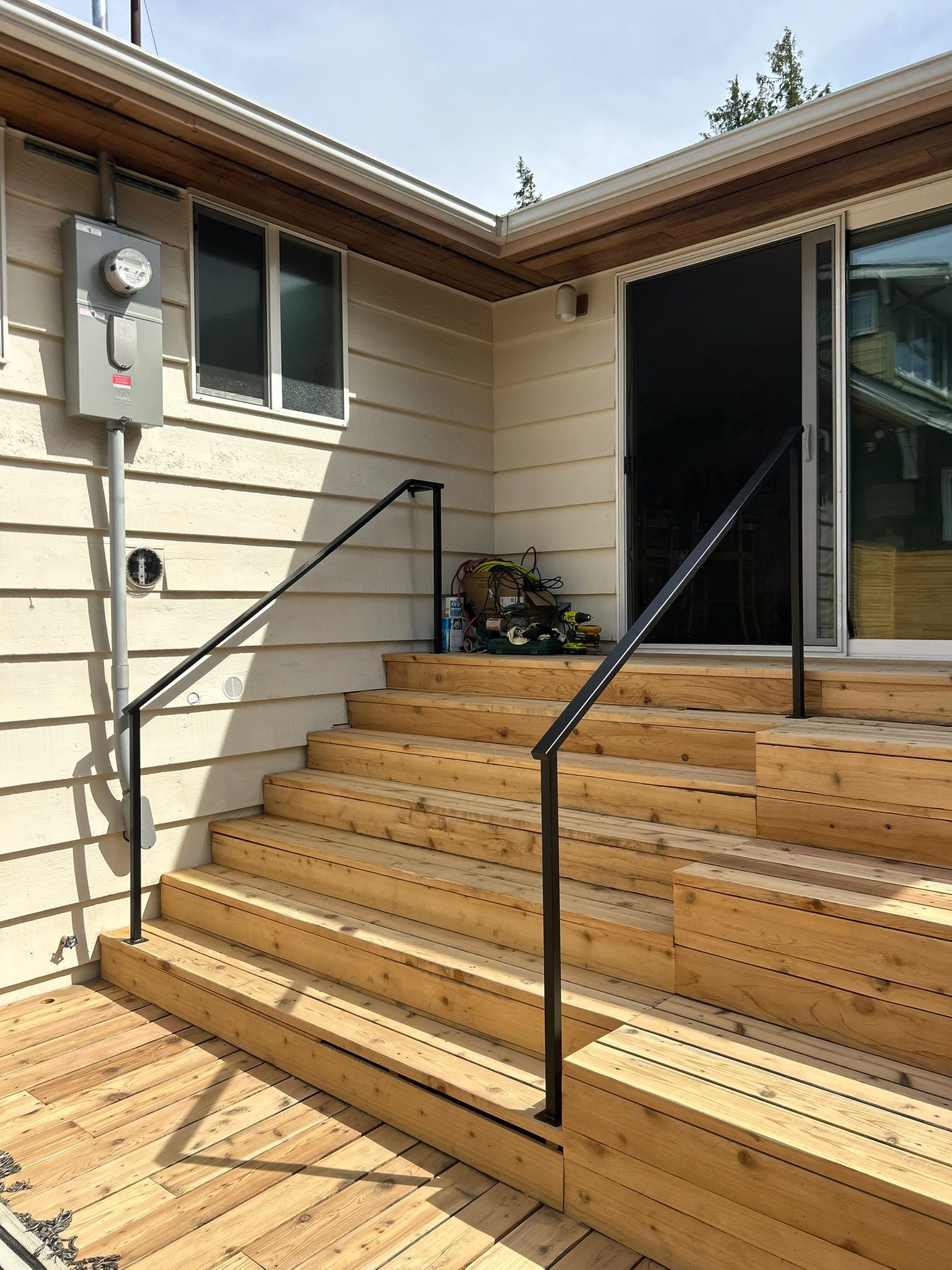 From aluminum swing gates to custom iron doors, railings, fencing