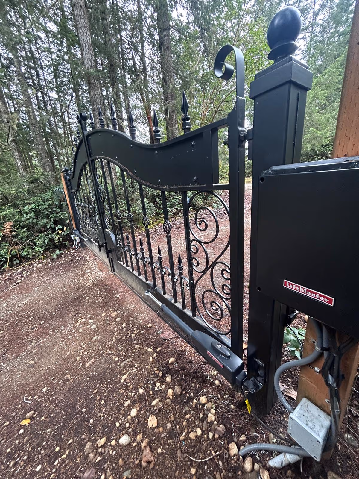 The Ultimate Guide to Choosing a Driveway Motorized Gate
