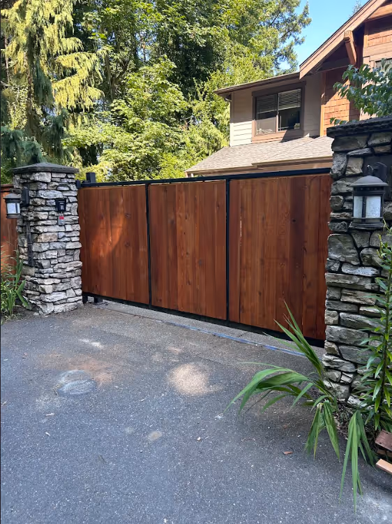 Why Your Gate’s Design Can Make or Break Your Home’s Resale Value 📈🏡