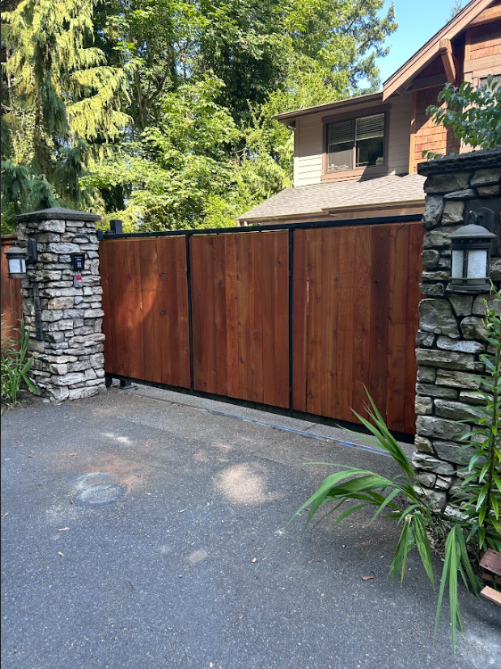 Why Your Gate’s Design Can Make or Break Your Home’s Resale Value 📈🏡