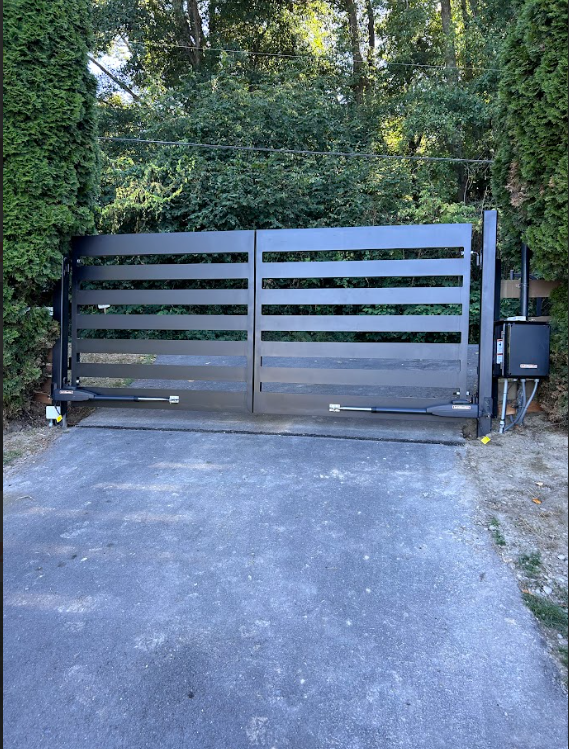 Modern Horizontal Slat Swing Gate for a Clean, Secure Driveway Entrance