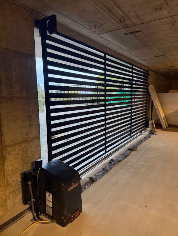 Automatic Closing Features: Never Worry About Forgetting Your Gate