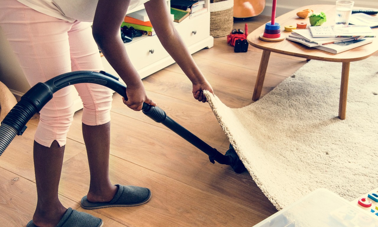 放寬1名小孩可聘外傭 立委持正反意見 就安費提高至8千元 蘇清泉指失去開放美意