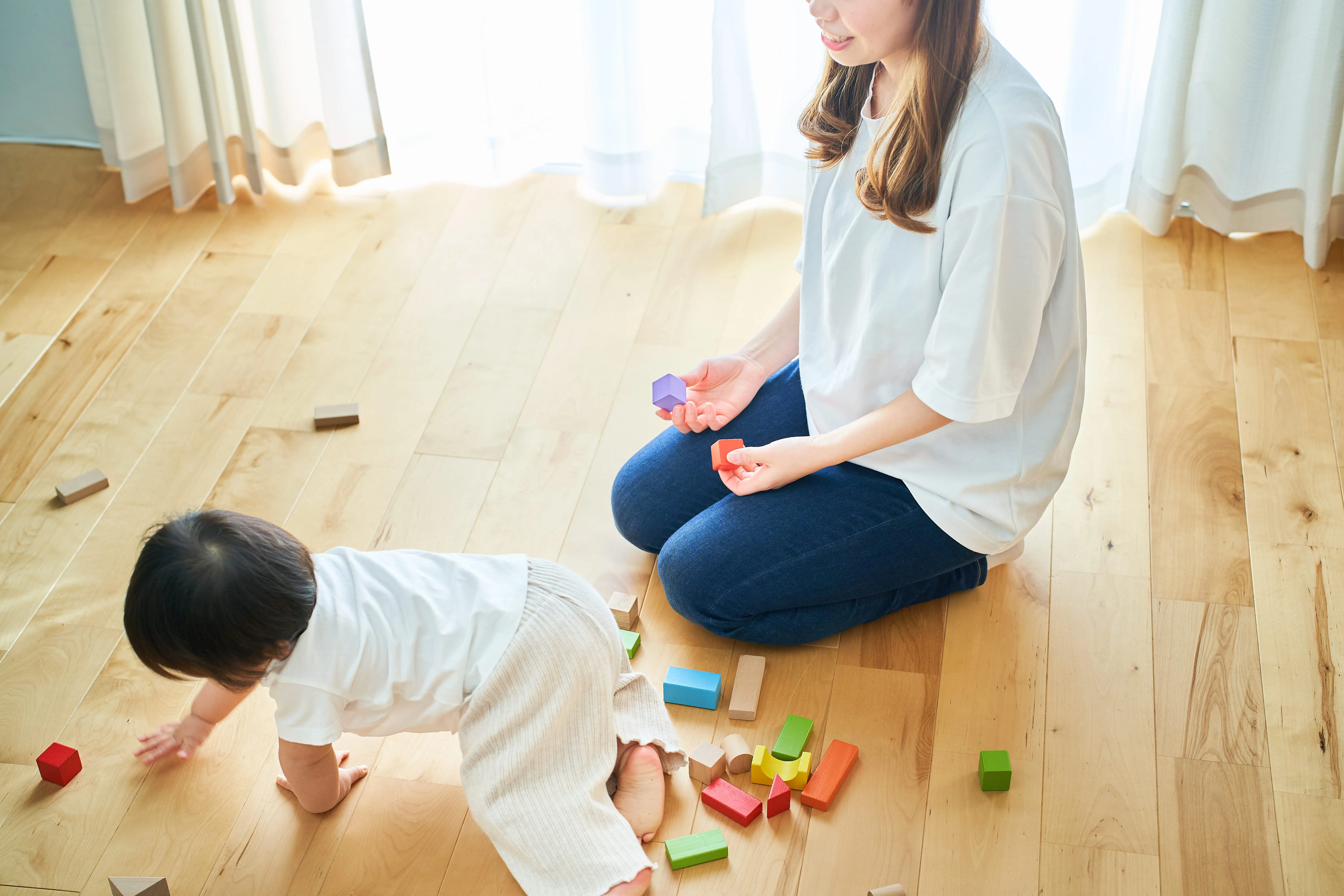 回應家庭照顧壓力 打造友善育兒環境 外傭聘僱新制4/13上路 弱勢家庭優先