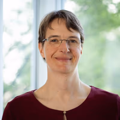 Portraitfoto von Bernadett Lindner