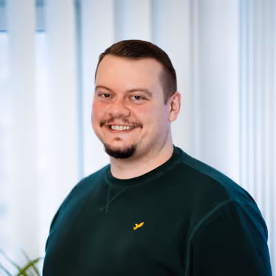 Portraitfoto von Dennis Wetzel