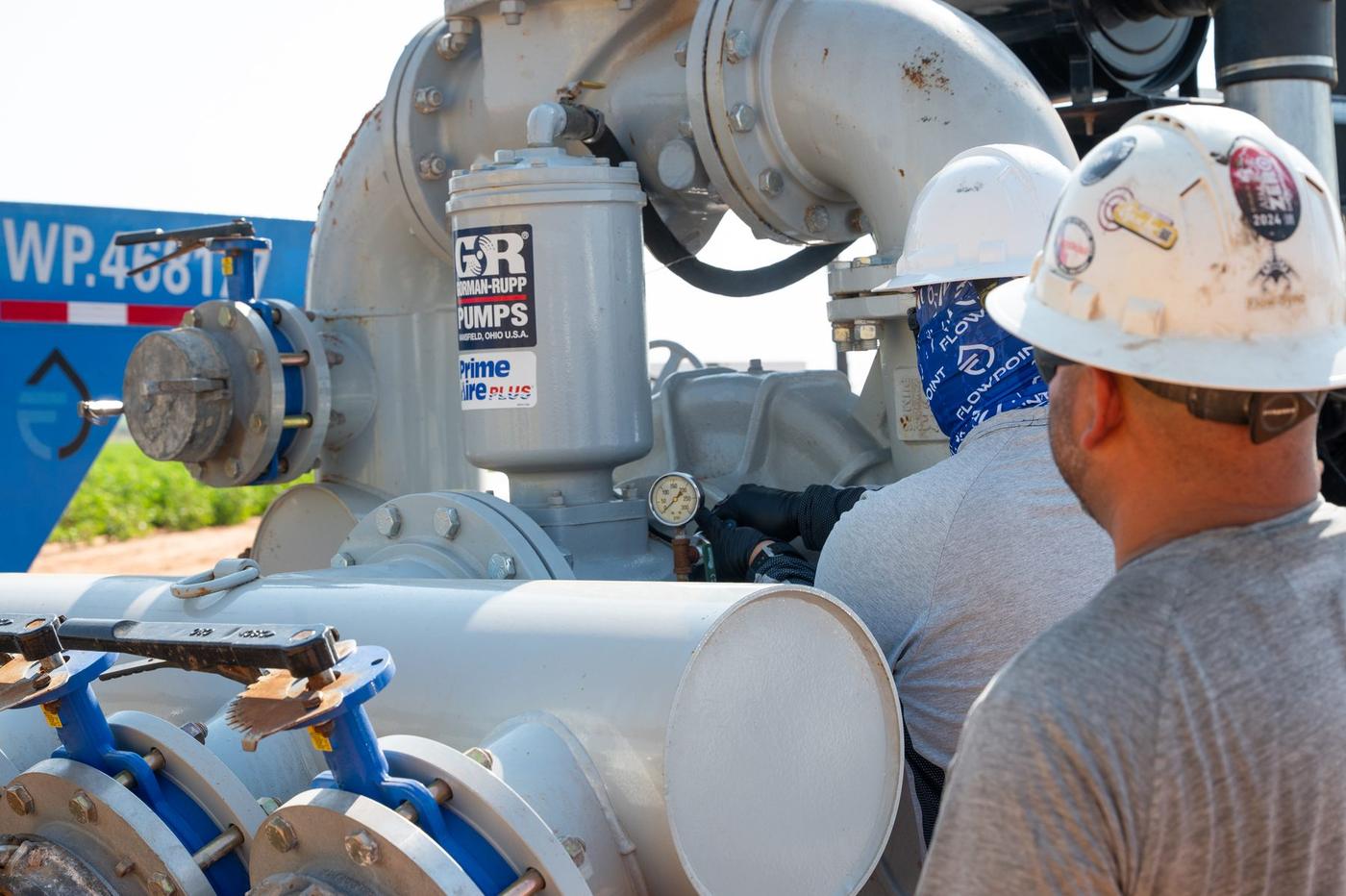 Flowpoint pump package with live gauges during a water transfer job