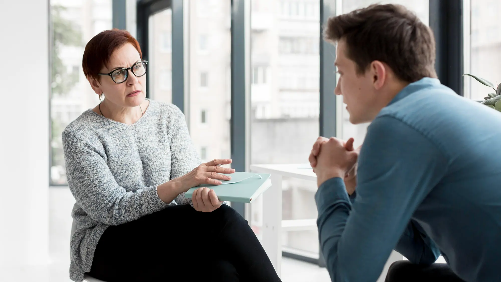 A man receives guidance from a counselor about his DUII evaluation and treatment plan.