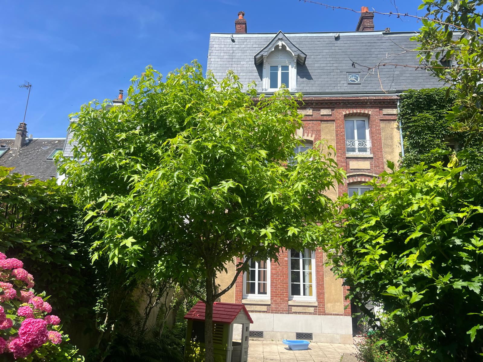 Feature Property image