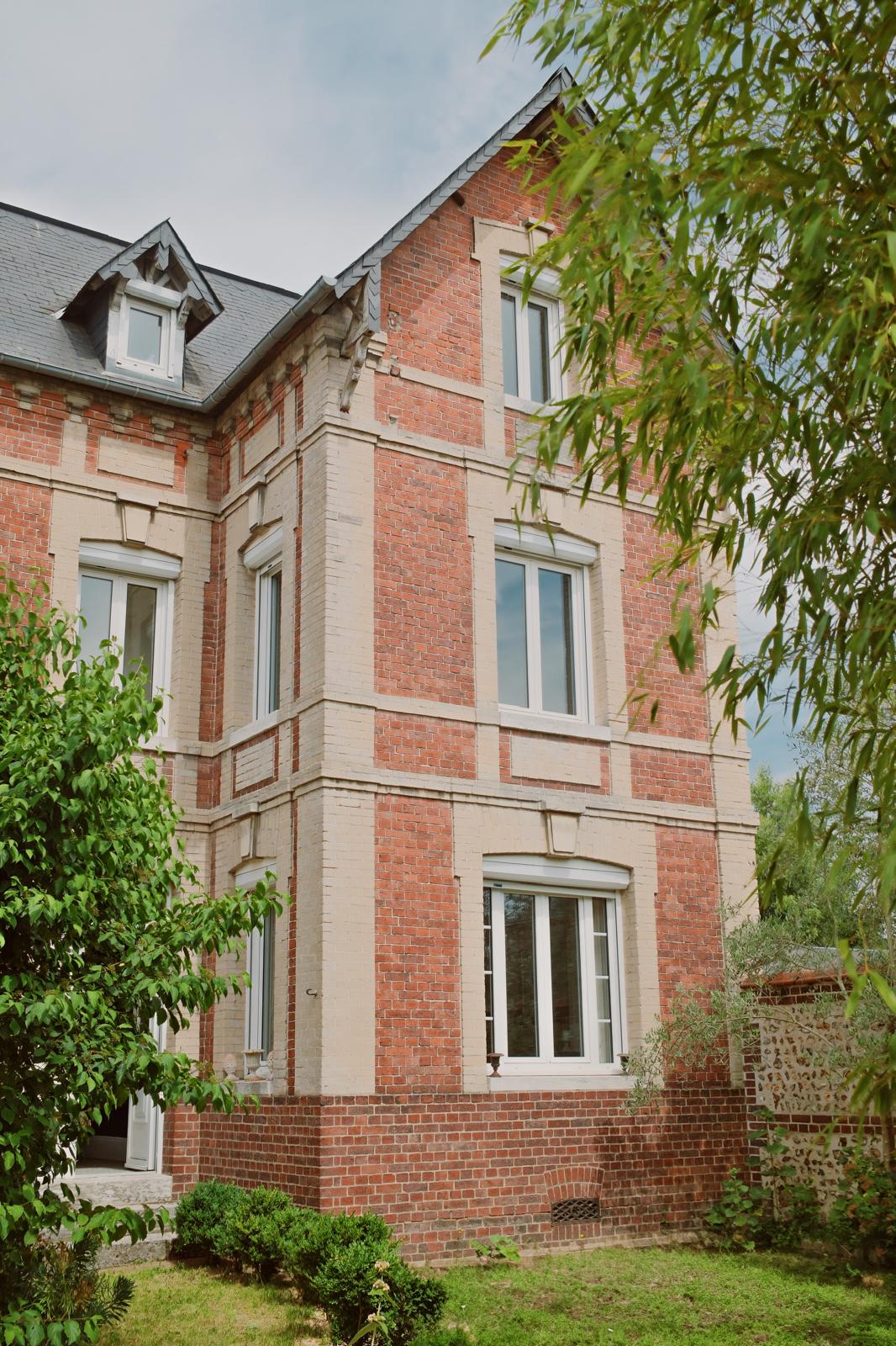 Feature Property image