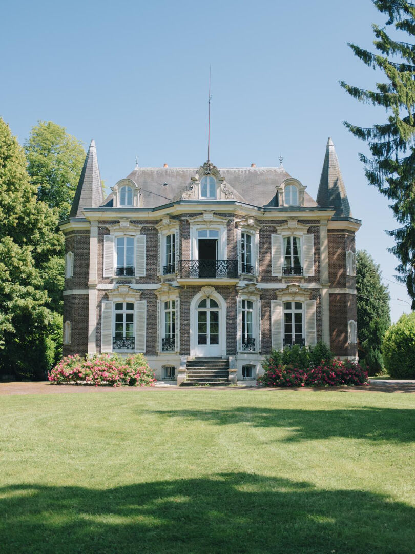 Feature Property image