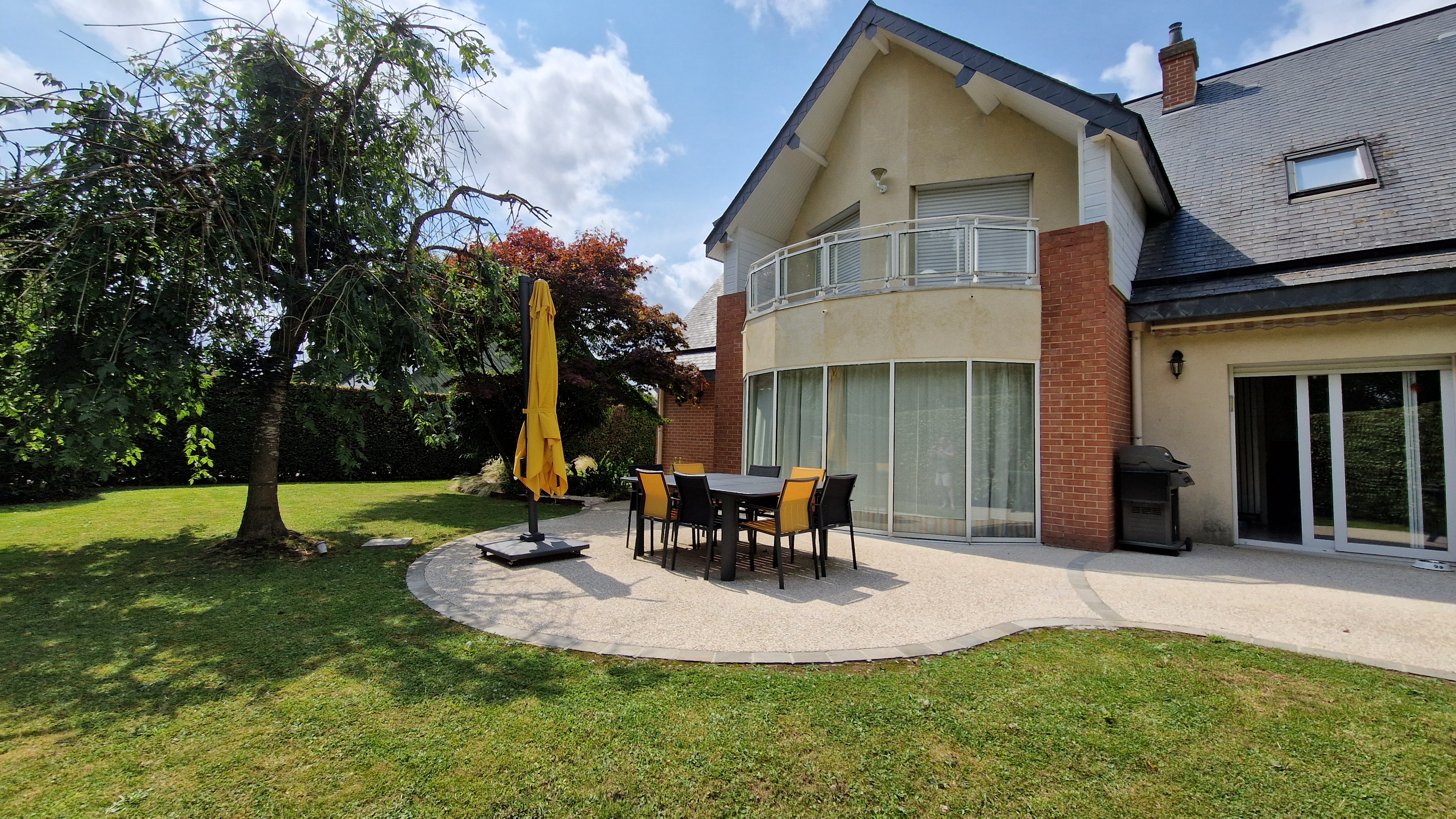Feature Property image
