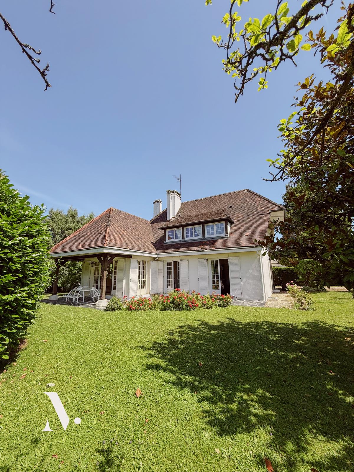 Feature Property image