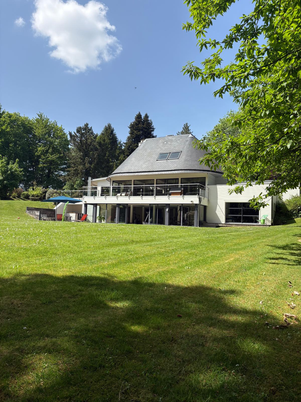 Feature Property image