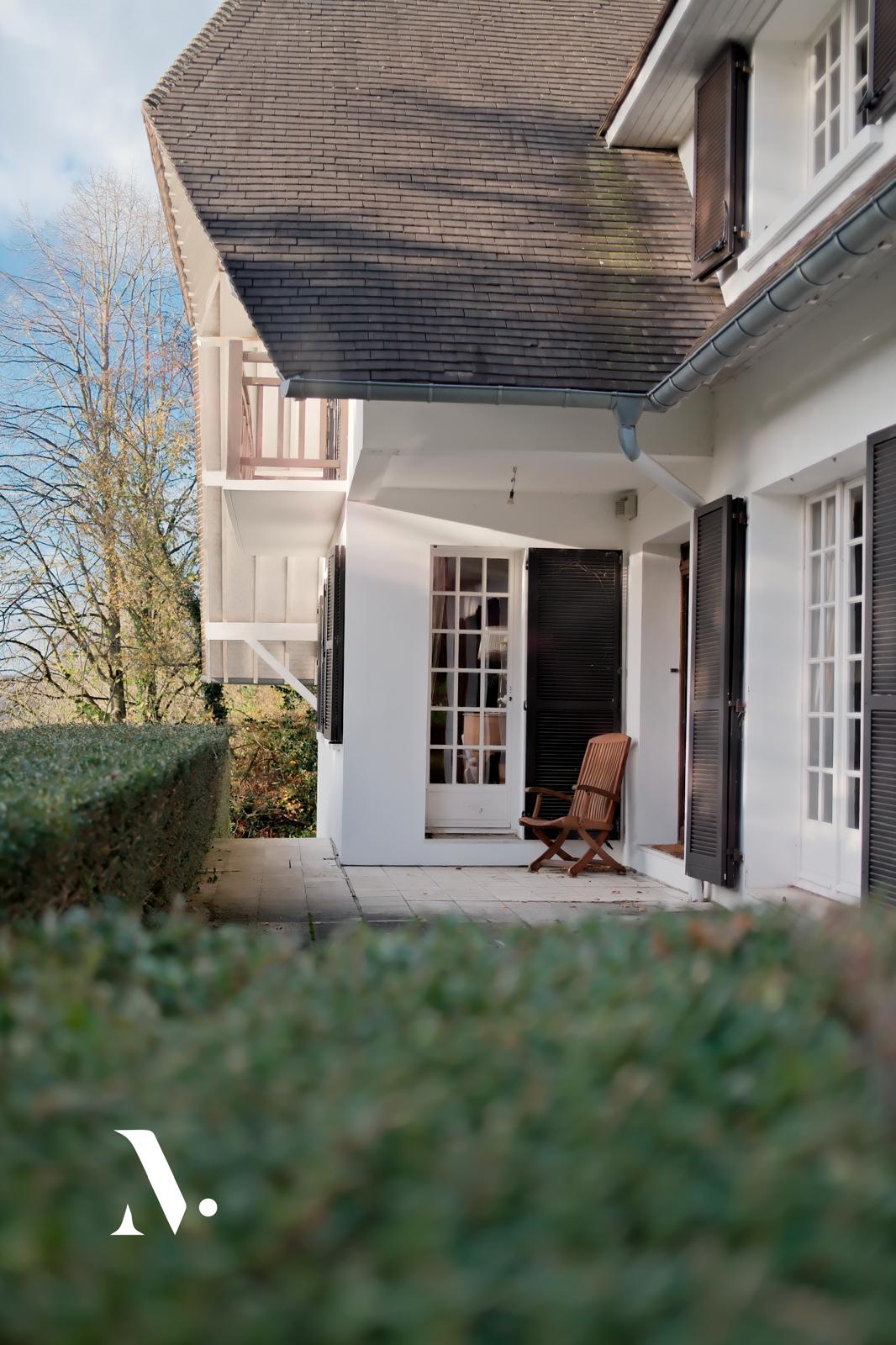 Feature Property image