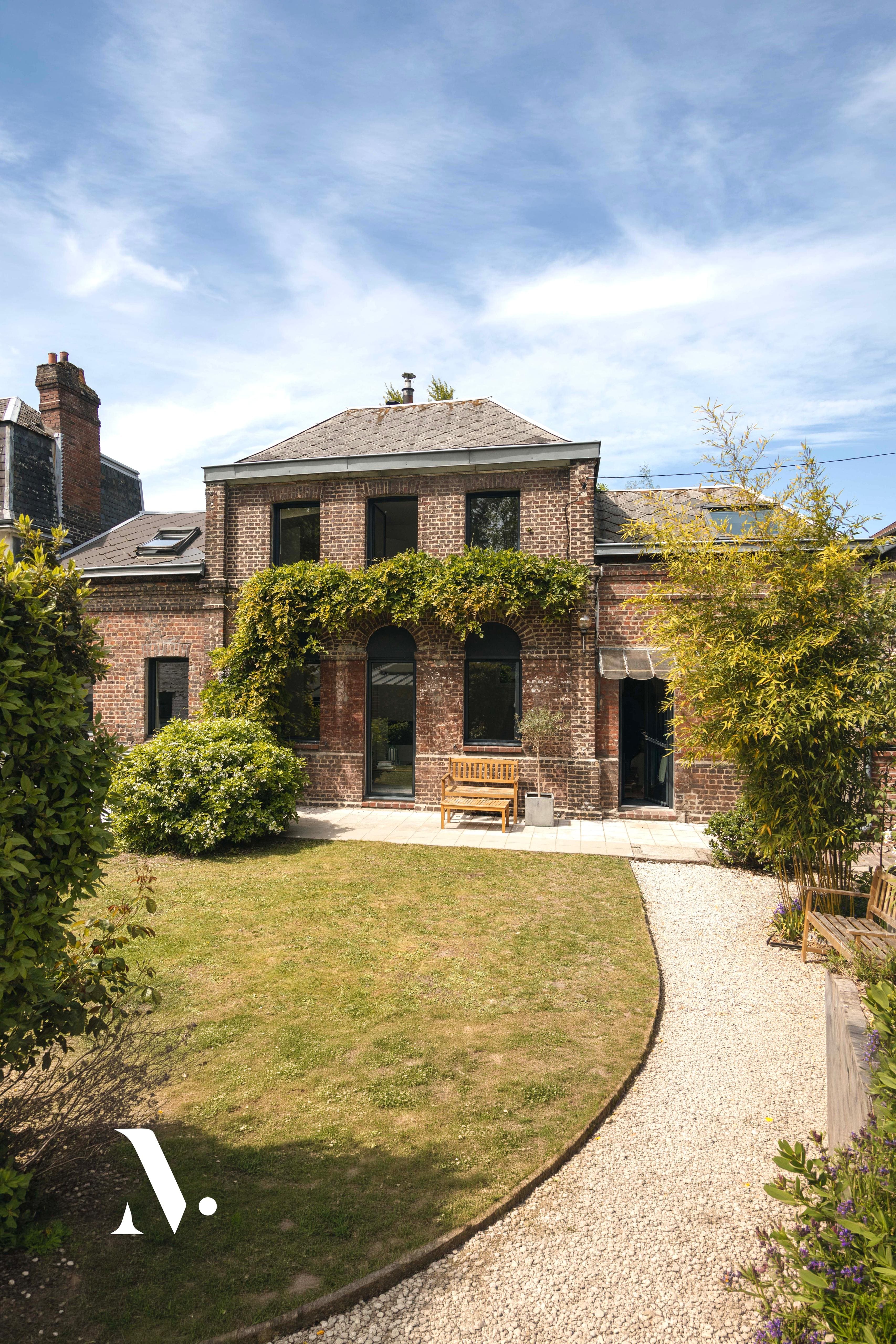 Feature Property image