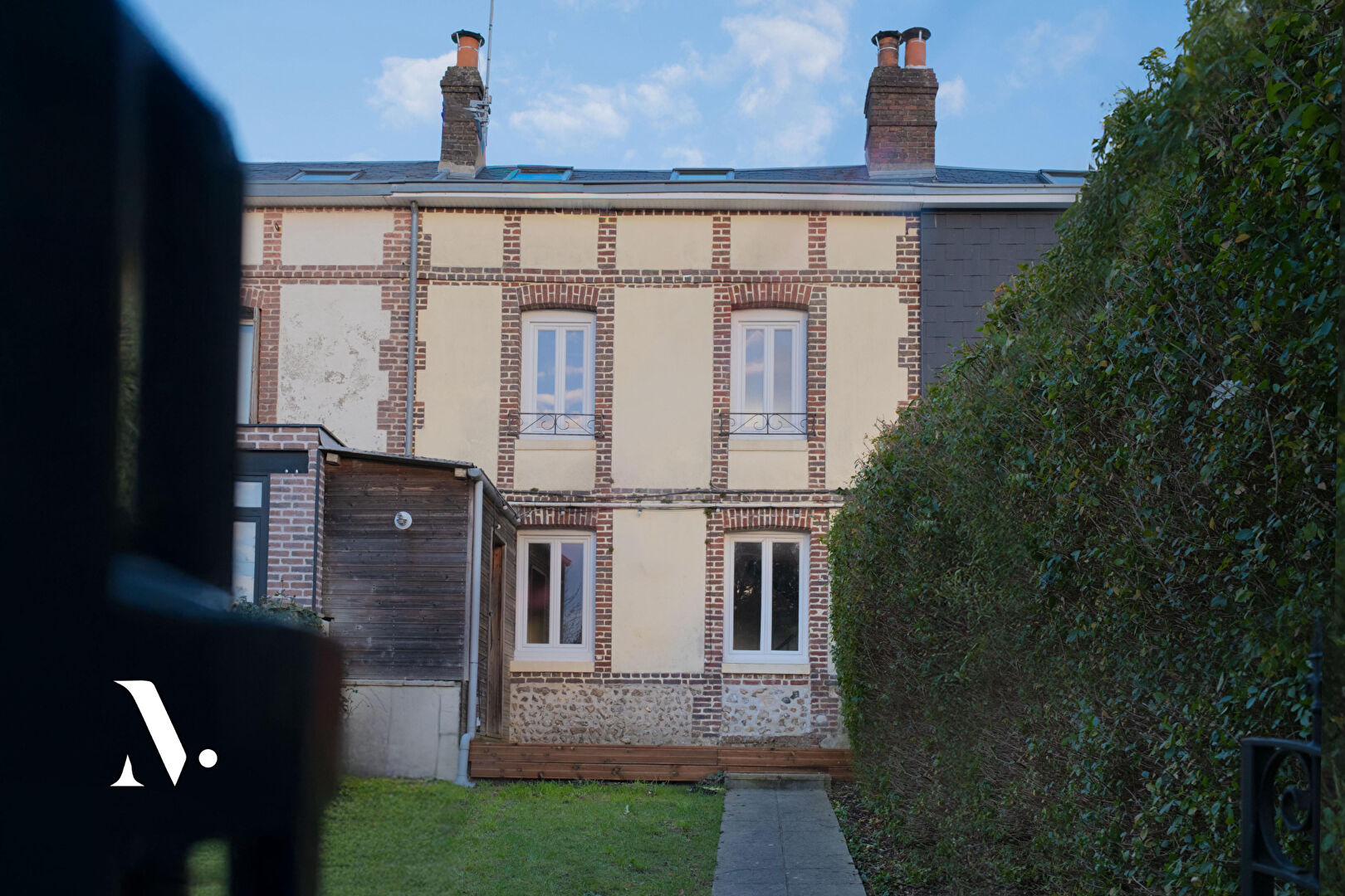 Feature Property image