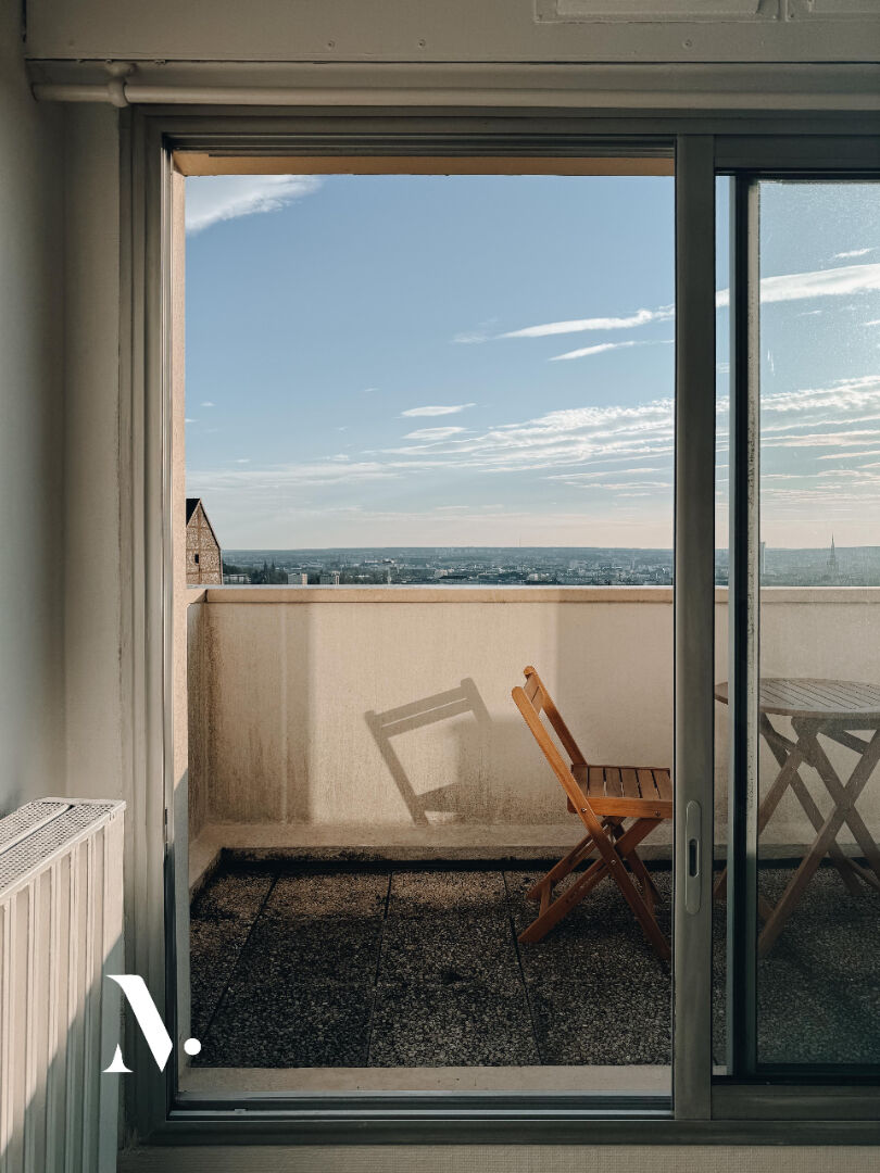 Appartement dernier etage avec balcon et parking