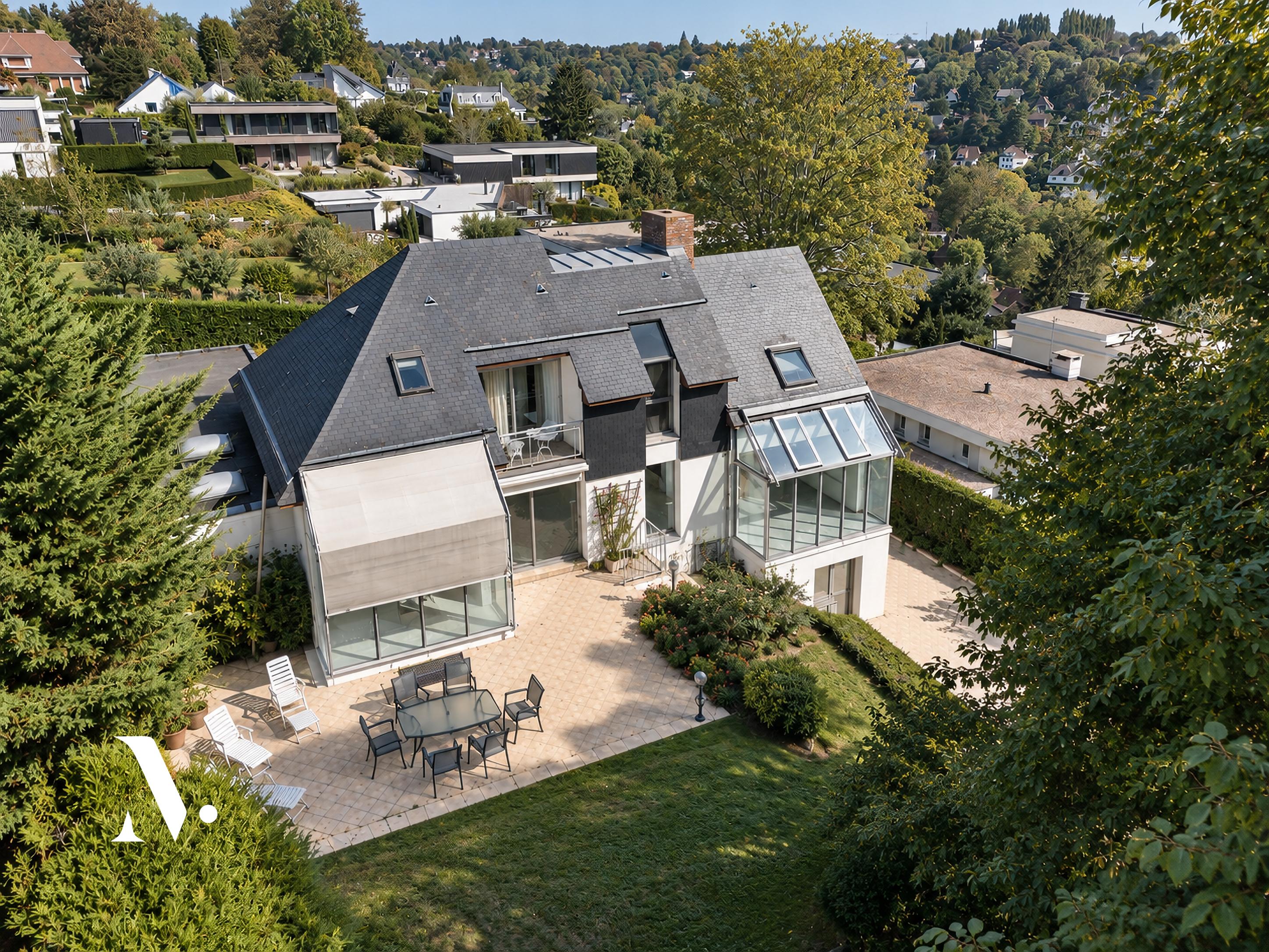 Maison 5 pièces 260 m² · à Bois-Guillaume · 260 m² · 884 000 €