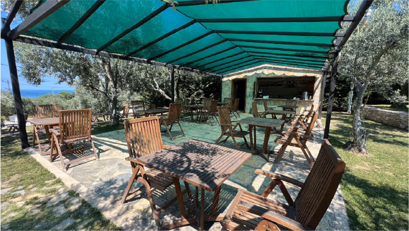 Belis Butik Otel - bahçe içindeki restaurant alanı