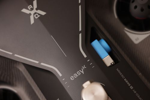 Nærbilde av en svart EasyX