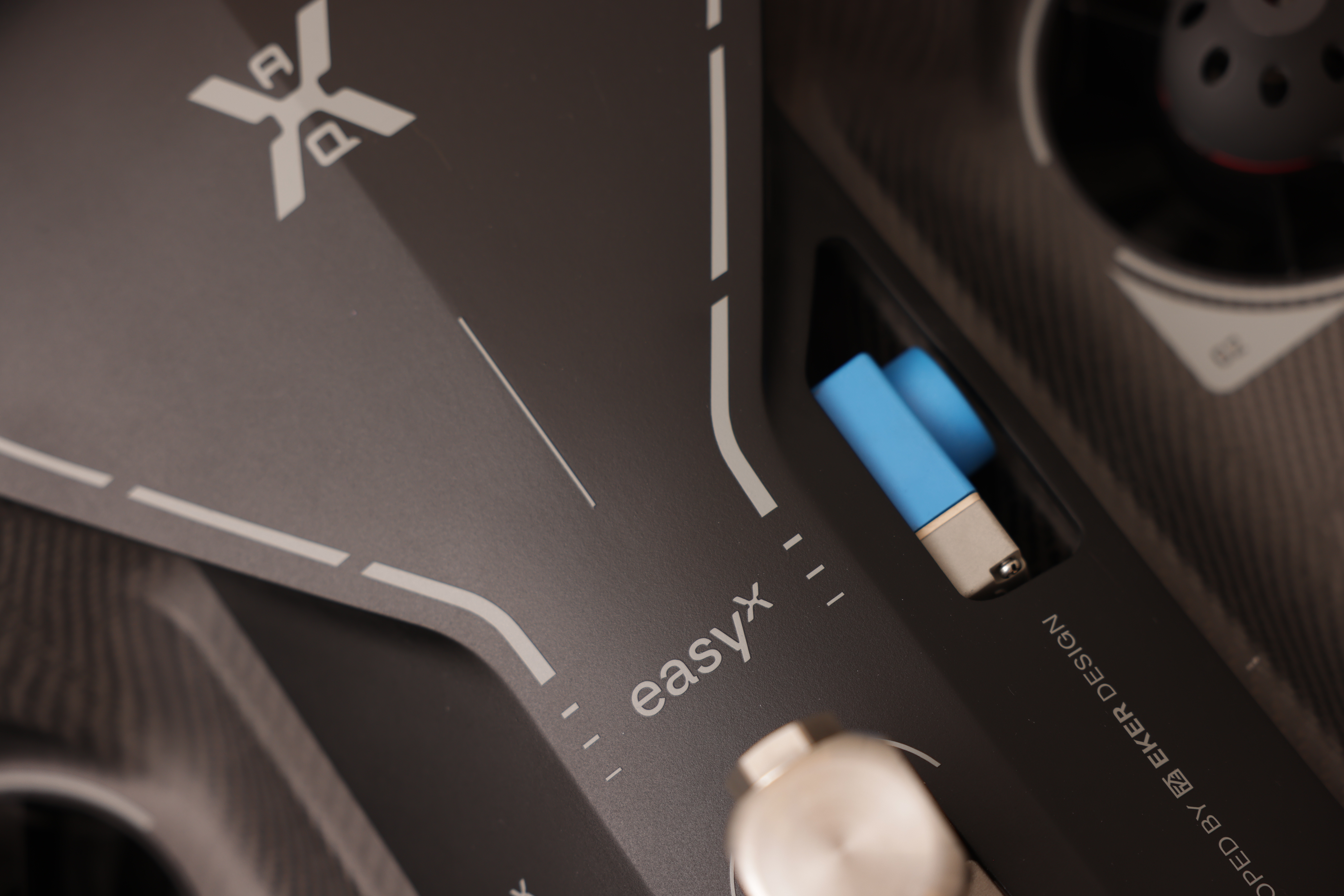 Nærbilde av en svart EasyX