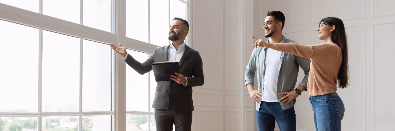 "We vinden het gemakkelijk te gebruiken en omdat het eruitziet als een ID-badge, is het heel discreet; we kunnen om hulp roepen zonder iemand anders in de buurt te laten weten dat er een waarschuwing is gegeven.”