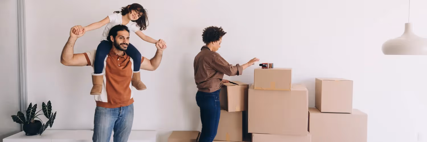 “Ik ben ontzettend blij met de komst van SoloProtect. Ik ga veel geruster op pad dan voorheen. Ik weet nu dat er altijd iemand voor me klaarstaat in geval van nood en dat stelt me gerust. Daarnaast vind ik het ontzettend fijn dat mijn werkgever zo goed voor mijn veiligheid zorgt.”