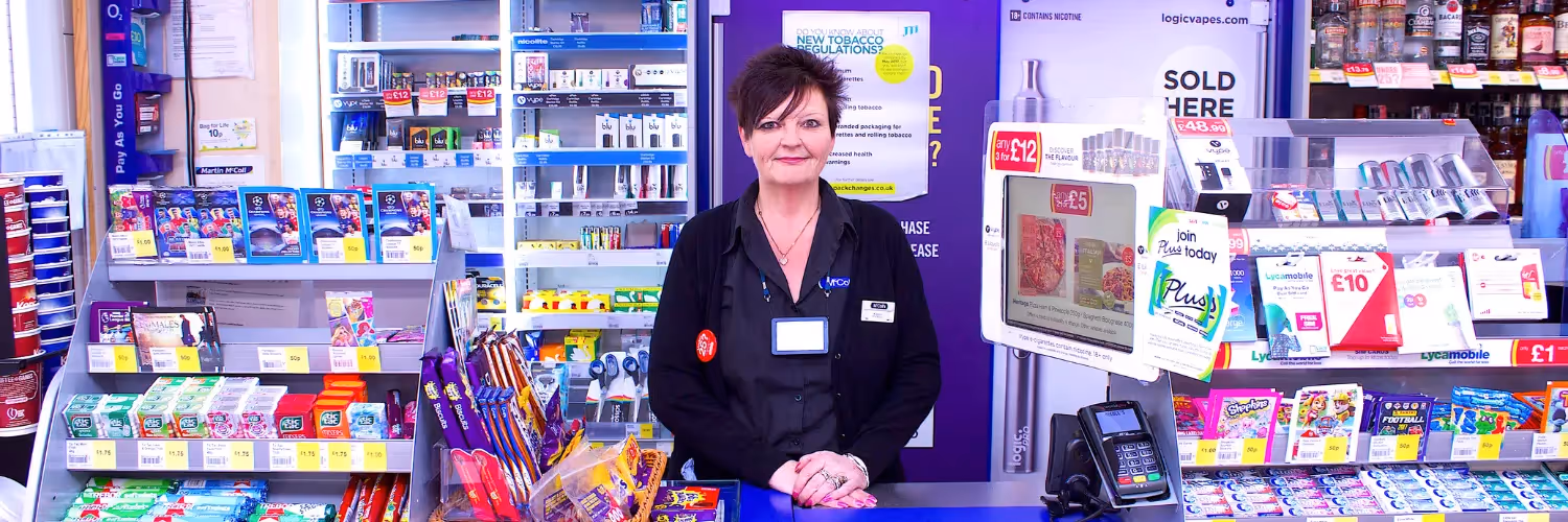 « McColl's accorde une grande importance à la santé et à la sécurité de ses employés. Grâce à SoloProtect, nos collaboratrices et collaborateurs bénéficient désormais d'une sécurité accrue. Ils ont la certitude de pouvoir déclencher une alerte rapidement en cas de danger, ce qui renforce leur confiance et leur tranquillité d'esprit lorsqu'ils travaillent seuls. »