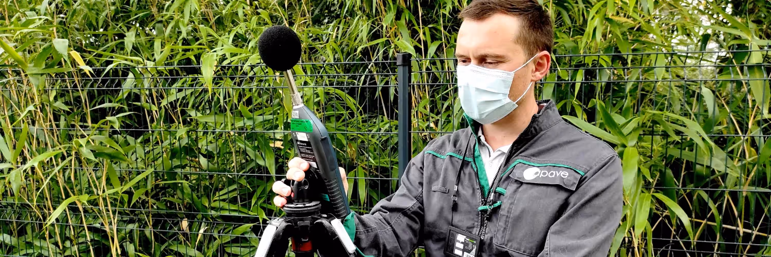 « En raison de la spécificité de notre activité et de la diversité de nos environnements de travail, certains membres du Groupe APAVE se retrouvent dans des situations de travail isolé. Ils peuvent ainsi être exposés à divers risques (chutes, malaise, agression, etc.). Il est donc essentiel, lorsque l'accompagnement n'est pas envisageable, de mettre en place des mesures de prévention appropriées et efficaces. »